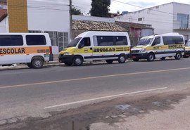 Transportadores escolares privados realizam ato na Av. Fernandes Lima