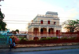 Cratera ameaça engolir campo do CSA e Hospital José Lopes