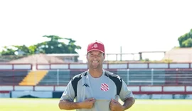 Thiago Neves é anunciado como treinador de clube carioca