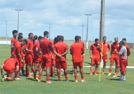 Sem baixas, Cabo só deve fazer uma mudança no CRB para pegar o Náutico