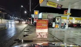 Cadê o Procon? Gasolina cai 12,6% na Petrobras e apenas 1,7% nos postos de Maceió