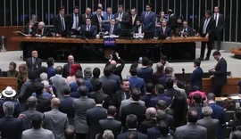 Câmara aprova PL que reduz penas para condenados por atos golpistas e 8 de janeiro