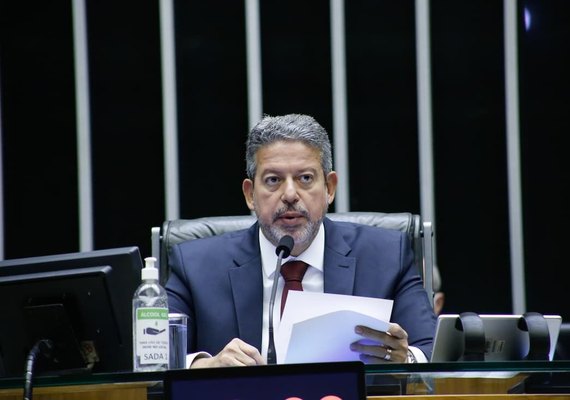Arthur Lira manobra para concluir votação da PEC dos auxílios