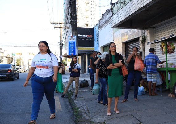 Indignação e desconforto: Ponto de ônibus no Centro de Maceió é alvo de críticas