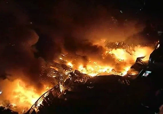 Incêndio atinge galpão nas proximidades de Aeroporto