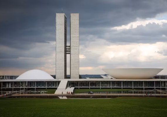Congresso amplia fundo eleitoral para R$ 4,9 bilhões em 2026