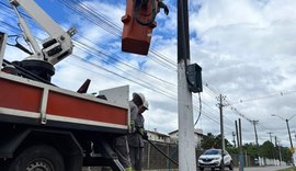Novos comandos são instalados na rede de iluminação na Av. Galba Novaes de Castro