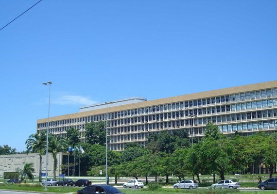 Universidades federais perdem R$ 2,2 bilhões