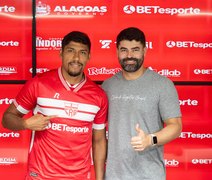 Segovia deixa o CRB e negocia com Náutico para 2026