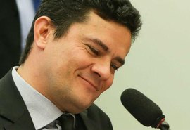 Bolsonaro diz que vai chamar Moro para Ministério da Justiça ou STF