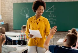 Cooperativa de crédito realiza encontro com educadores e voluntários do Programa Cooperativa Mirim