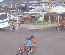 VÍDEO: Mulher é atingida por ônibus após ter mal súbito no Bom Parto