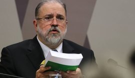 Estados podem obrigar vacinação caso governo não decida, afirma Aras