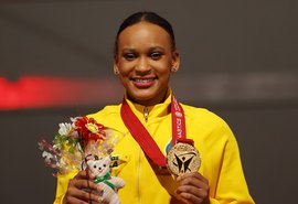 Rebeca Andrade faz história e é ouro no Mundial de ginástica