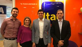 Rui Palmeira discute parceria com  representantes do Itaú
