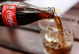 Coca-Cola é condenada após homem achar corpo estranho dentro de bebida