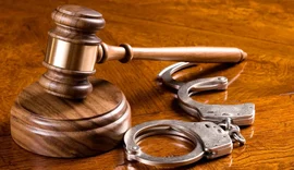 Júri julga madrasta por jogar enteado do quarto andar em Maceió