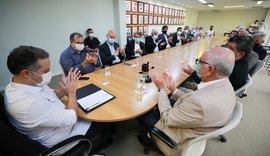 Governador assina decretos que aperfeiçoam legislação tributária e buscam baratear preço do etanol em AL