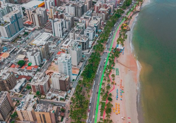Maceió implanta faixa verde para pedestres na orla