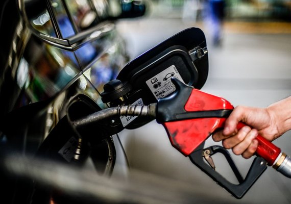 Gasolina fica 5,18% mais cara a partir de hoje (18) nas refinarias