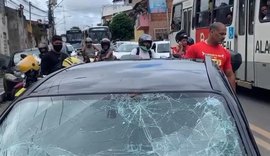 Colisão entre carro e moto resulta em um ferido no bairro do Jacintinho