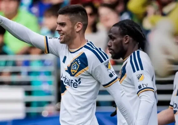 Cruzeiro negocia contratação de Gabriel Pec, destaque no LA Galaxy