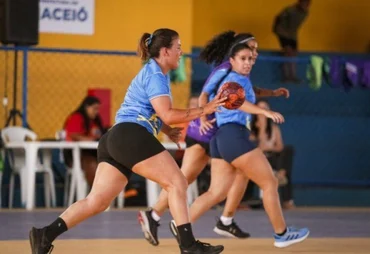 Ginásio Arivaldo Maia sedia competição de Handebol Infantil Feminino, em Maceió
