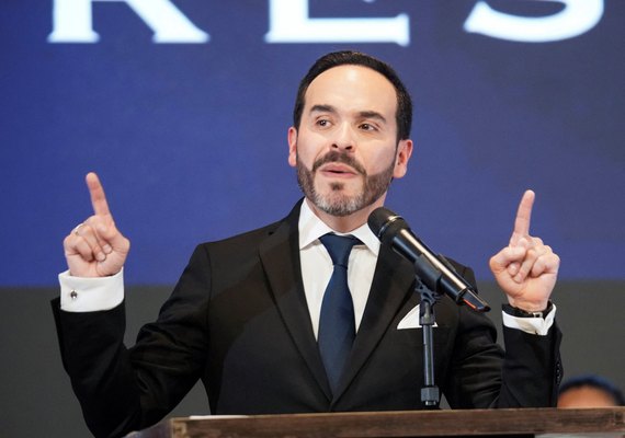 Governo Espriella encerra jornalismo nas rádios públicas da Colômbia