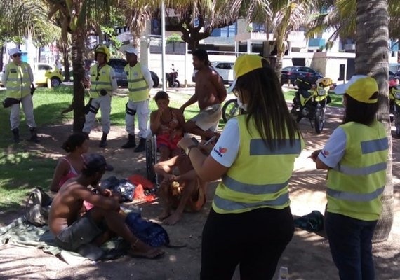 Ronda do Bairro orienta população em situação de rua sobre como se prevenir do coronavírus