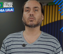 Carlos Bolsonaro confirma presença em ato-corrida em Maceió