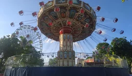 Vítima que caiu de brinquedo em parque respira com ajuda de aparelhos