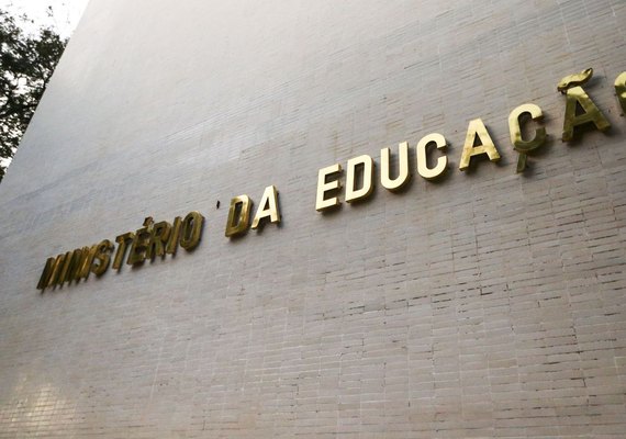 Estudantes podem renegociar dívidas do Fies; confira condições