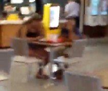 VÍDEO: mulher flagra marido com amante em shopping e faz barraco: 'não paga as contas e veio comer Mc Donalds'