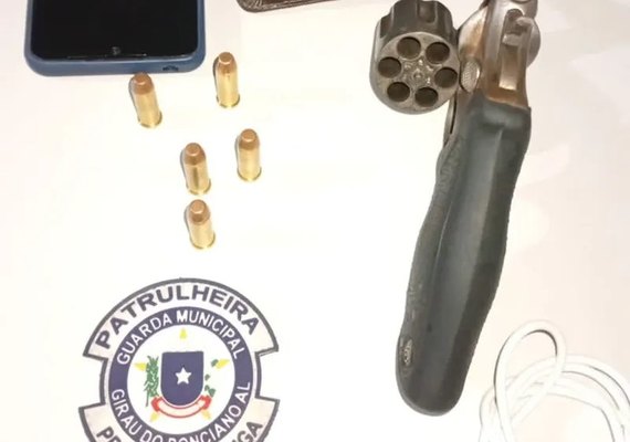 Homem é preso com revólver durante Festa do Vaqueiro em Girau do Ponciano