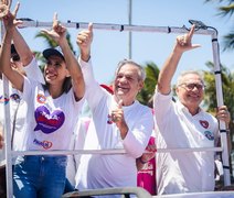 Ronaldo Lessa participa de caminhada na orla ao lado de Paulo Dantas