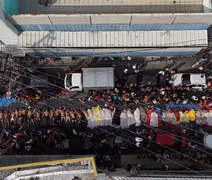 Moradores retiram cerca de 60 corpos em área de mata após operação