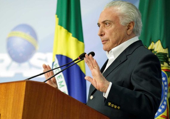 Para reduzir diesel, Temer corta verba de programas sociais