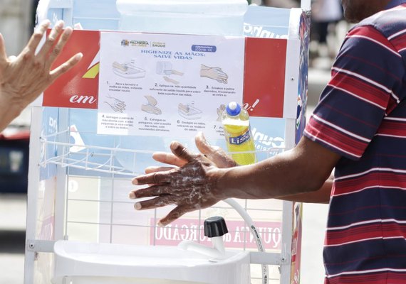 Empresas de Palmeira doam 11 lavatórios portáteis para feiras livres locais