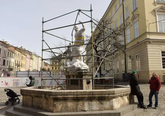 Russos atacam base militar a 25 quilômetros da Polônia
