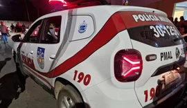 Mulher com navalha é presa após ameaçar clientes em pizzaria de Arapiraca