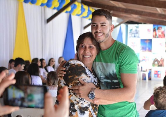 Jovens revelam suas expectativas para AL em encontro com Célia Rocha