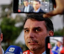 Milei deve ser convidado para discursar em convenção de Flávio Bolsonaro