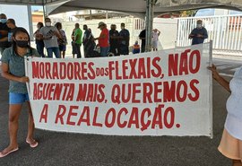 Moradores protestam em frente à Braskem por agilidade nas indenizações