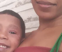 Menino de 8 anos está há quatro meses sem remédio para dermatite