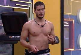 BBB 22: Arthur acredita que seus fãs eliminaram Linn da Quebrada