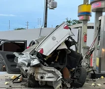 Vídeo: cilindro de gás explode e destrói carro em posto de gasolina