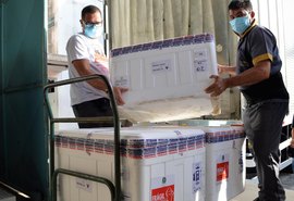 Alagoas recebe mais 114 mil doses de vacinas contra Covid-19 hoje (5)