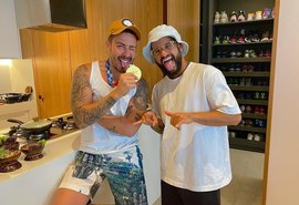Campeão olímpico, Ítalo Ferreira visita Carlinhos Maia e surfa em Maceió