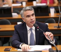 Rafael Brito aprova projeto que beneficia pessoas em tratamento do câncer