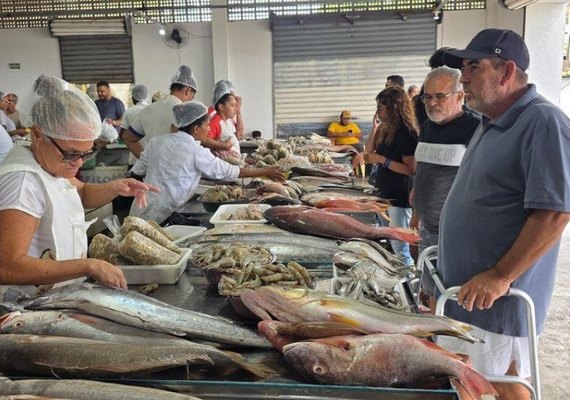 Semana ﻿Santa impulsiona economia com venda de peixes em Maceió